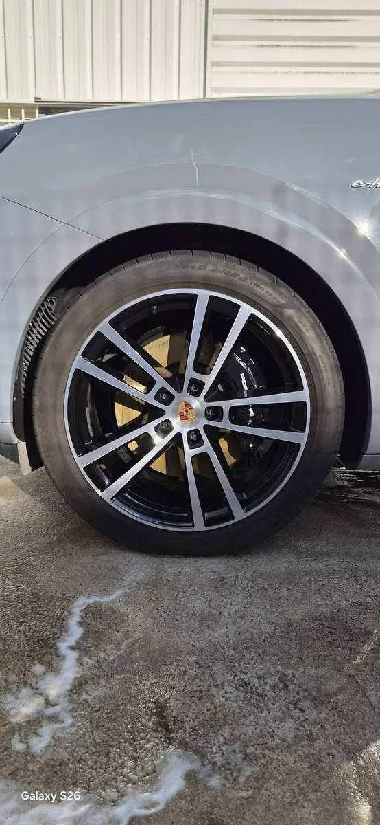 Jante Porsche Cayenne après nettoyage nettoyage — Detailing LED Aix-en-Provence