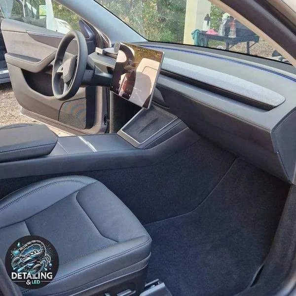 Tesla Model 3 — Moquettes — Detailing LED Aix-en-Provence