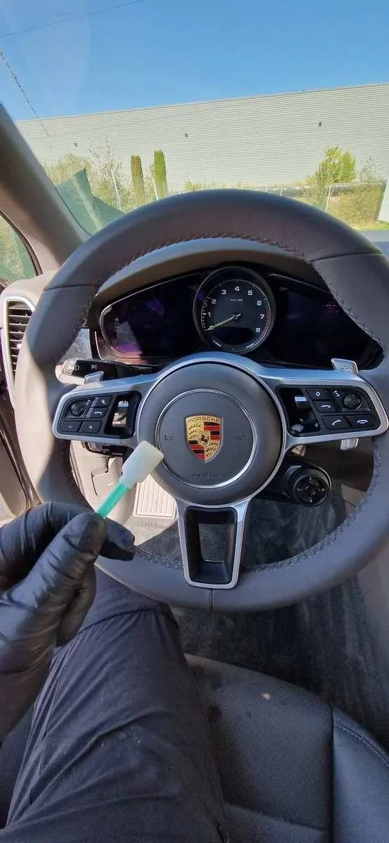 Porsche — Traitement volant — Detailing LED Aix-en-Provence